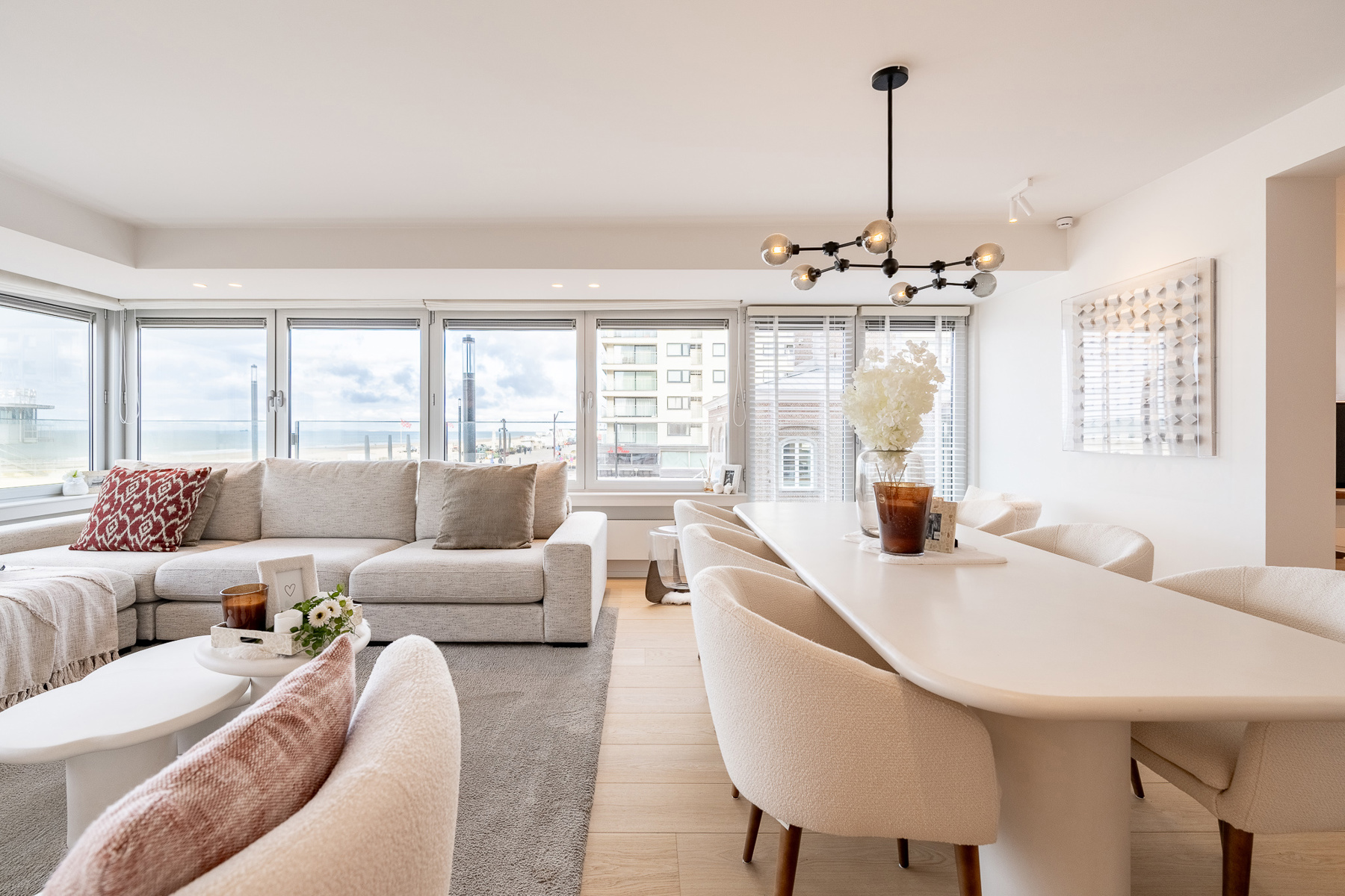 Ruim hoekappartement met frontaal zeezicht - foto 5