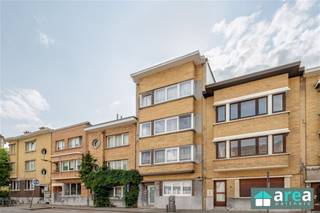 Deze volledig verhuurde opbrengsteigendom, bestaat uit 4 entiteiten. Het gebouw is gelegen in de gegeerde buurt Morkhoven, een rustige en...