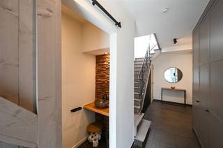 Bekijk deze woning uitgebreid op www.koosi.be Deze prachtig gerenoveerde woning met 2 slaapkamers is gelegen in de Sint Benedictusstraat, deze...