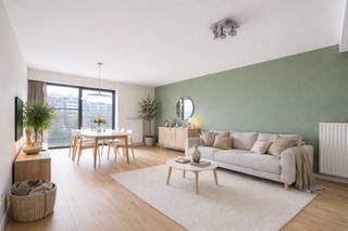 Ideaal voor wie energiezuinig, centraal en groen wil wonen in Gent!LIGGINGOp de 5de verdieping aan de gegeerde Hubert Frère-Orbanlaan bevindt zich...