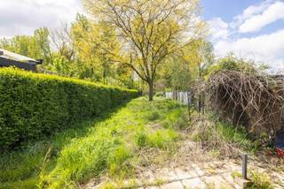 Te renoveren starterswoning met o.a. 3 slaapkamers vlakbij het centrum van Nijlen.Indeling GLV: inkomhal; woonkamer met open; keuken; badkamer en 2...