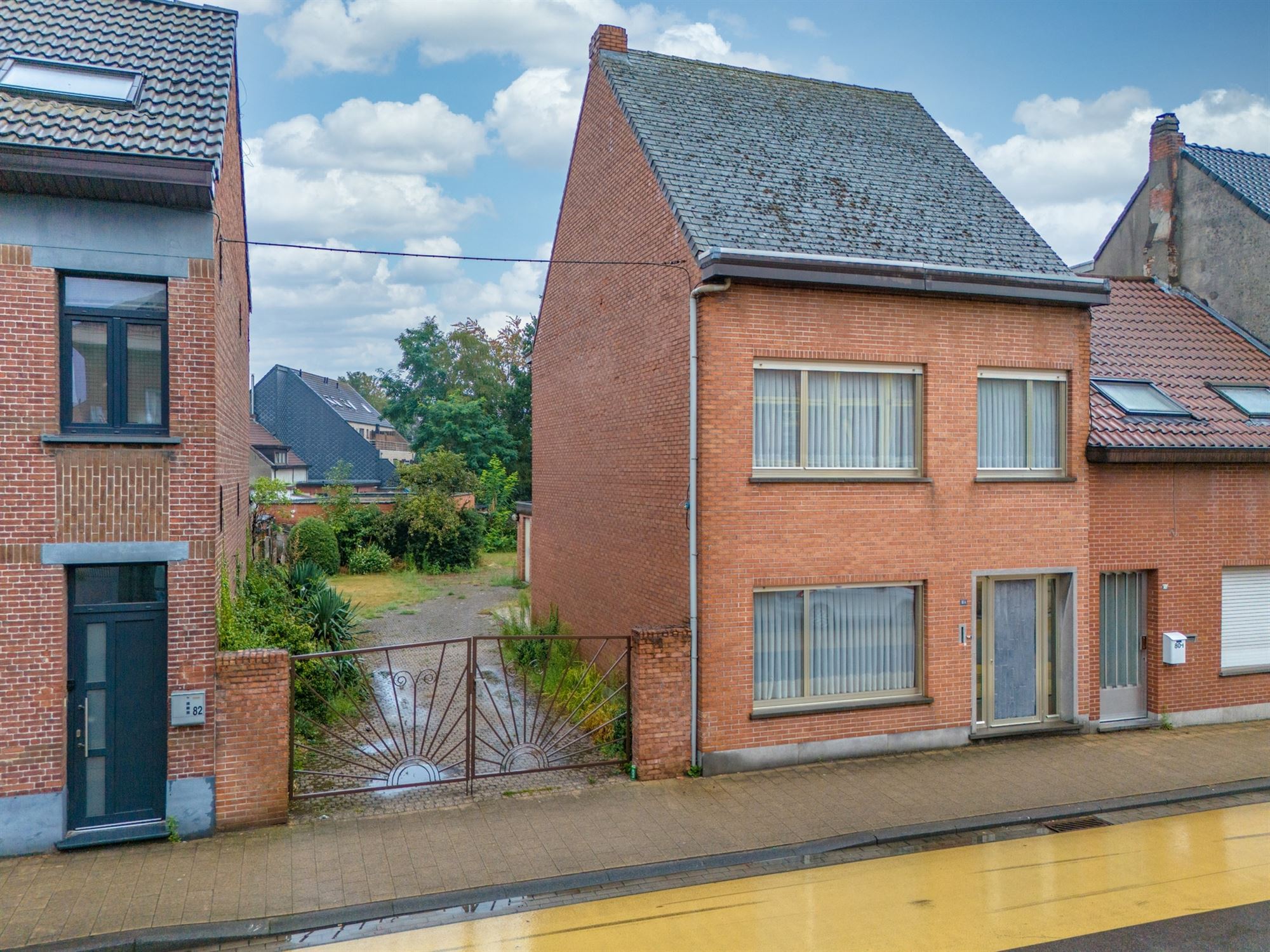 Op te frissen half-open gezinswoning met 3 slaapkamers en een ruime zolder - foto 1