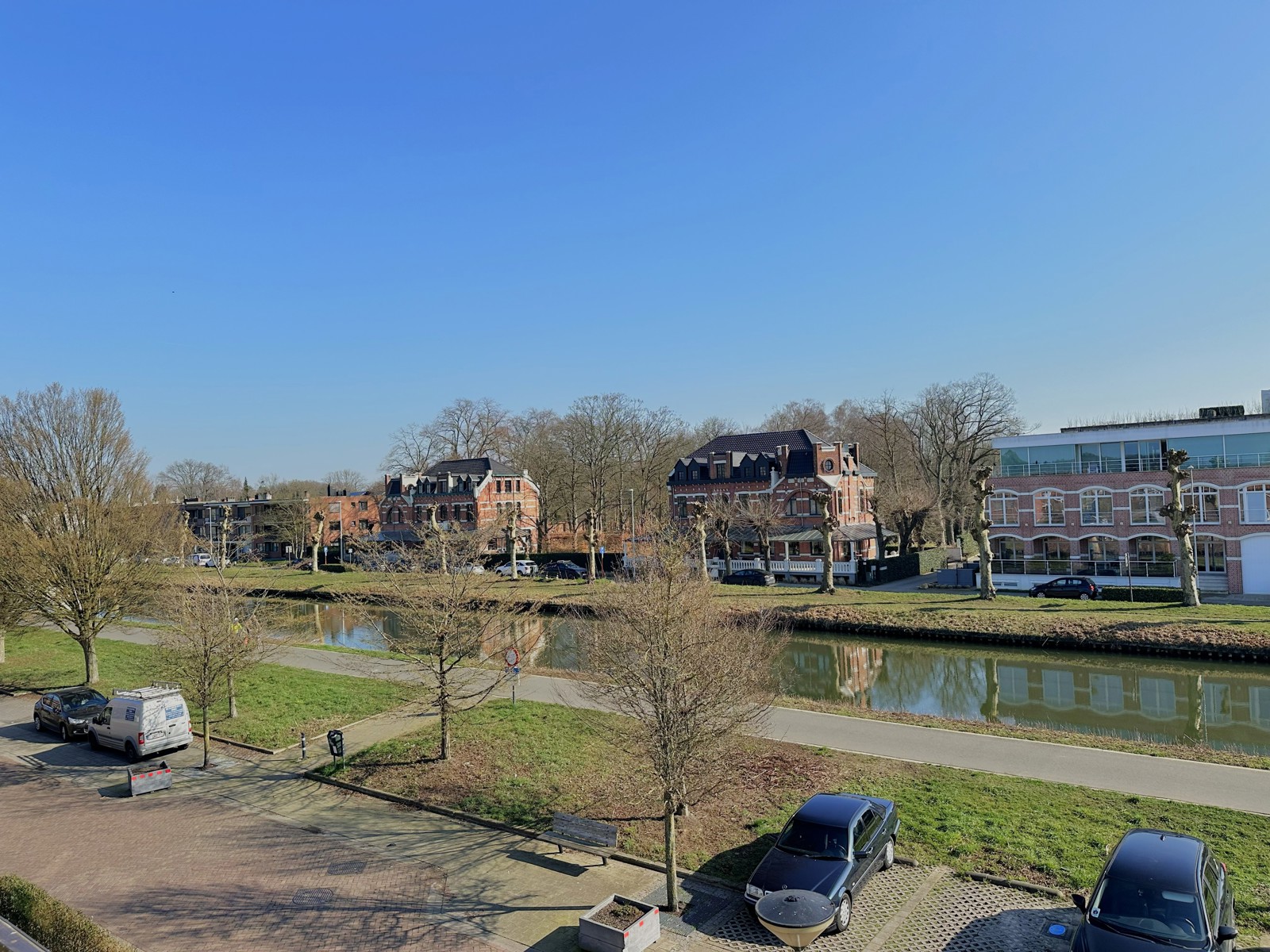 Verzorgde woning op toplocatie aan het kanaal in Schoten! - foto 3