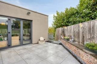 <p>Zonnepanelen met certificaten</p>
<p>Ruime tuin én dakterras</p>
<p>Veel potentieel – geschikt als investering of voor eigen gebruik</p>
<p>Gunstige ligging tussen Mechelen en Leuven, met vlotte verbindingen</p>