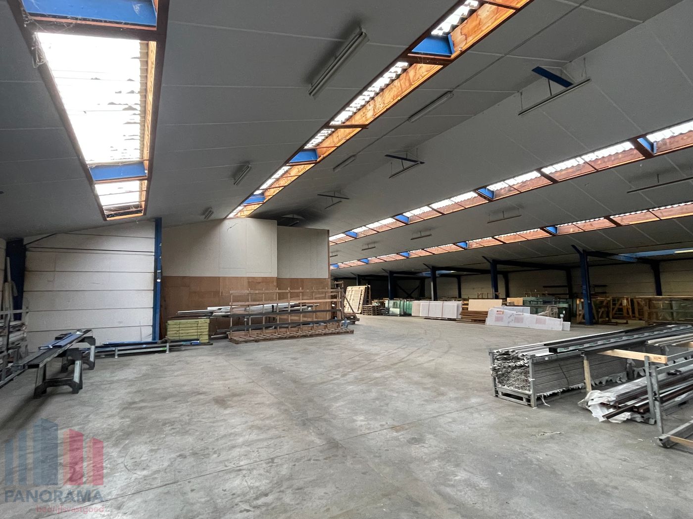 1.130 m² magazijn met kantoor en 500 m² buitenterrein - photo 2