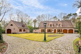 Charmante landelijke villa met bijgebouw op prachtig perceel in Essen HeikantDeze karaktervolle villa in landelijke stijl is gelegen op een mooi en...