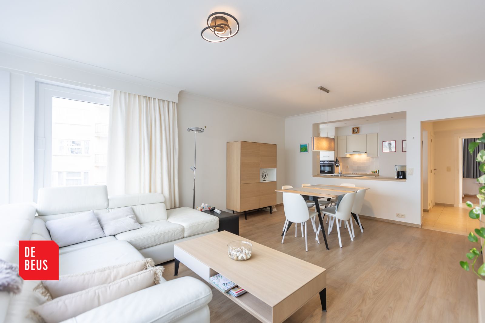 Appartement élégant de 3 chambres à coucher avec vue sur la mer - photo 1