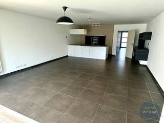 Recent en zeer goed onderhouden woning in het rustige Westende, gelegen kortbij zee, openbaar vervoer, winkels en scholen. Deze kanppe woning...