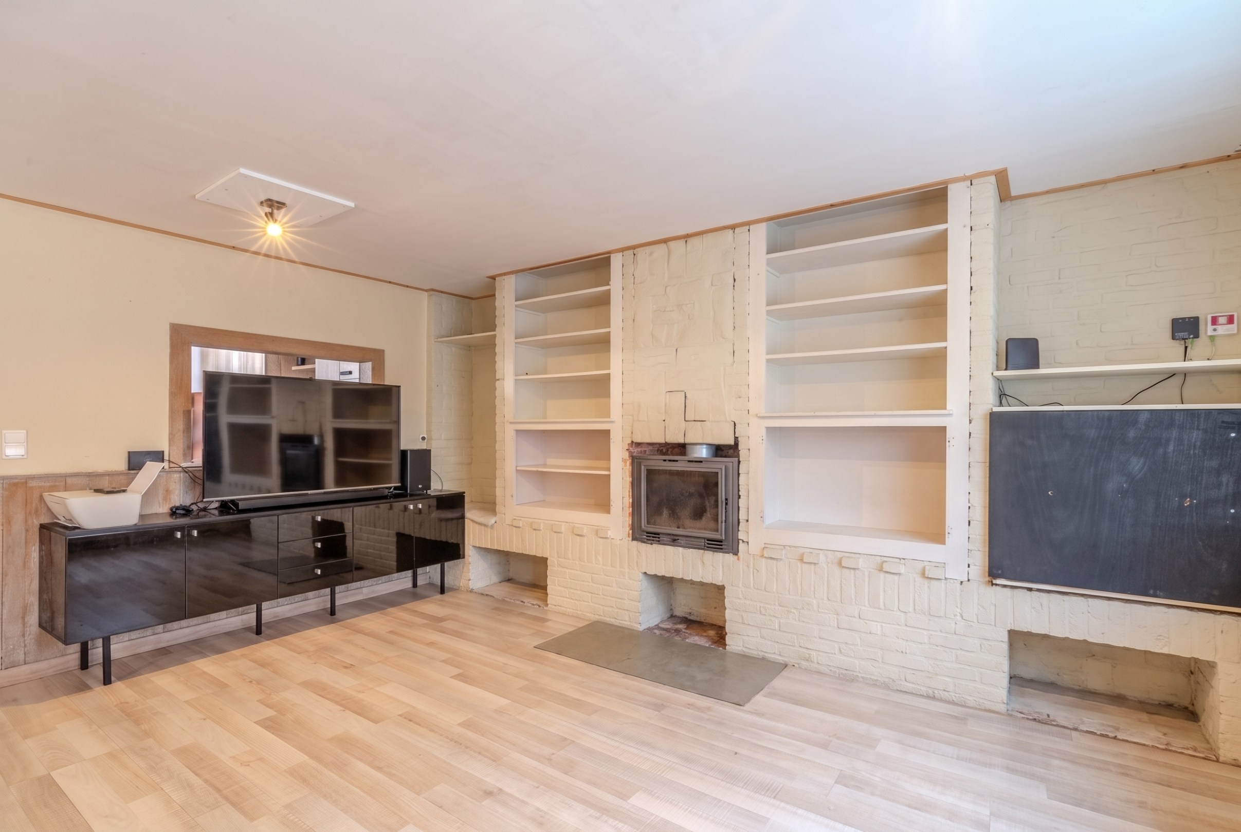 Instapklare gezinswoning met 4 slaapkamers in het hartje Harelbeke - foto 4