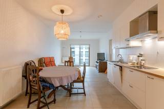 <p>Verhuurde assistentieflat in modern project 'Dunant Gardens'<br /><br />EPC-Score: A<br />Mobiscore: 9,4/10<br /><br />De assistentieflat is op heden verhuurd aan de maandelijkse huurprijs van €883.<br /><br />Dit stijlvolle assistentie-appartement maakt deel uit van Residentie Dunant Senior City, gunstig gelegen naast AZ Jan Palfijn en op wandelafstand van de Watersportbaan (Blaarmeersen) én het centrum van Gent. Openbaar vervoer bevindt zich vlakbij. <br /><br />Het appartement, met een bewoonbare oppervlakte van ongeveer 68 m², bevindt zich op de tweede verdieping van het gebouw. Het appartement over een ruime leefruimte met open keuken en aansluitend een groot overdekt terras van 14 m² met uitzicht op de fraai aangelegde binnentuin. De open keuken is volledig uitgerust met alle nodige toestellen. Naast de keuken bevindt er zich een ruime technische berging, waar plaats is voor voorraad en waar de aansluiting van de wasmachine voorzien is. <br /><br />De flat is uitgerust met een ruime slaapkamer vanwaar u eveneens rechtstreeks toegang hebt tot het terras. Aansluitend bevindt zich de ruime badkamer met toilet, ruime inloopdouche en wasmeubel. <br /><br />Dit alles rolstoelvriendelijk en aangepast voor het gebruiksgemak. Als bewoner kunt u genieten van een ruime dienstenpakket aangeboden door I-mens (maaltijden, permanentie, activiteiten,...)<br /><br />Het appartement beschikt tevens nog over een extra ondergrondse berging. <br /><br /><span>Verhuurwaarde: €883/maand</span></p>
<p>CONTACT Laura via 0473 41 35 62 of mail naar info@vicusvastgoed.be</p>