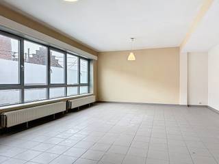 Liebaardstraat 264: Lichtrijk 3 slaapkamer appartement met indeling als volgt: Gelijkvloers: Inkomhal met (fietsen)berging en kelder 1e...