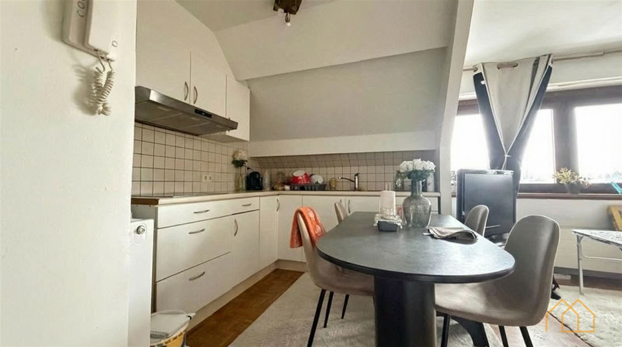 Dakappartement met 2 slaapkamers en parkeerplaats - foto 3