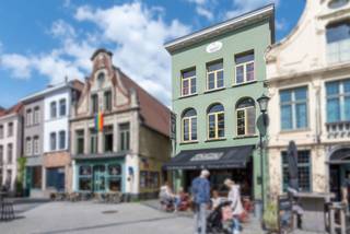 In het hart van het bruisende stadscentrum van Mechelen, met een prachtig uitzicht op de Dijle, bevindt zich deze charmante woning met twee...
