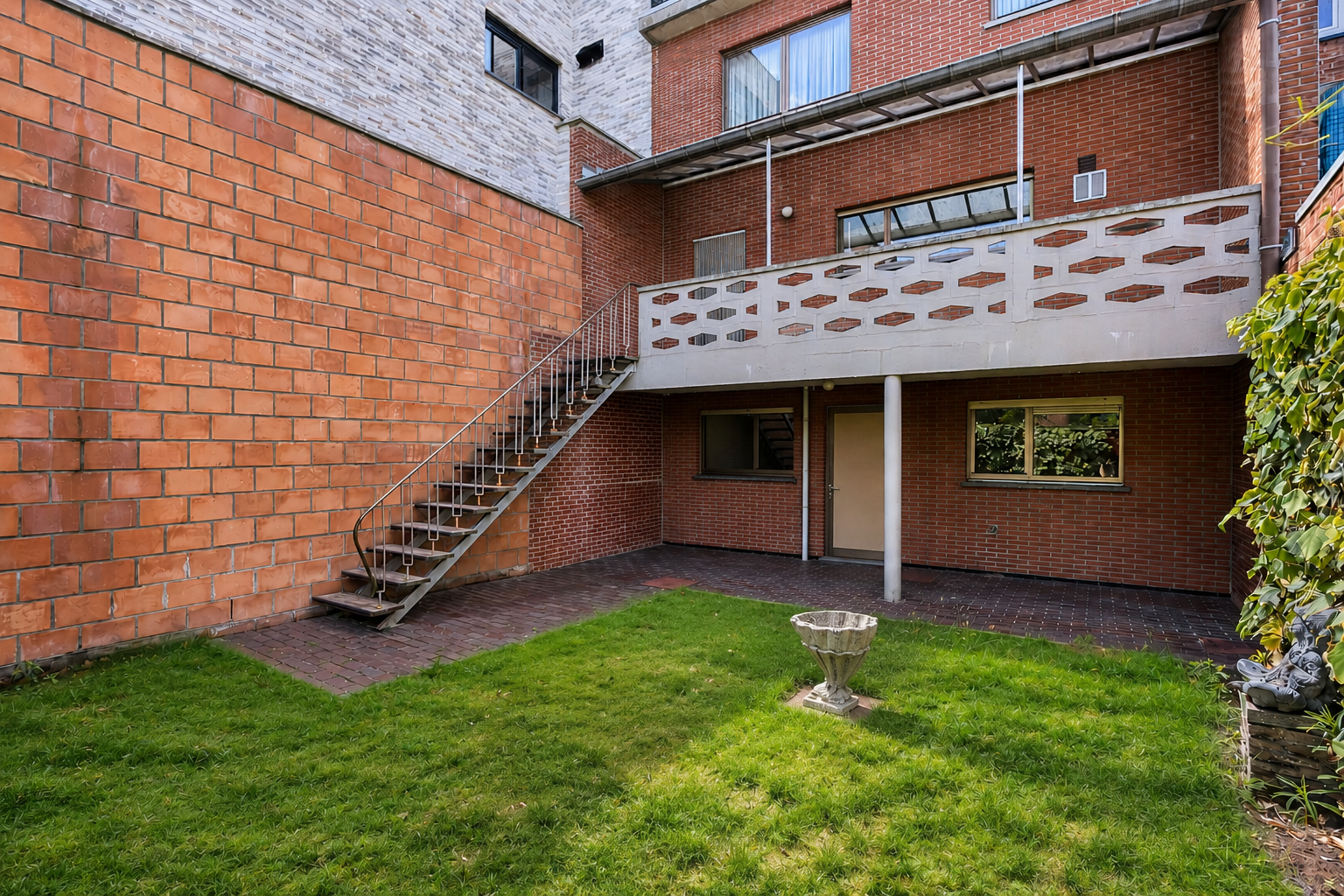 Ruime, centraale woning met 3-5 slaapkamers, garage en tuin. - foto 4