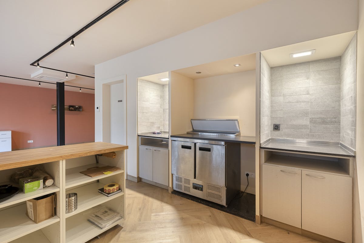 Handelspand (ca. 70 m²) met woonst (65 m²) te koop in Evergem - foto 4