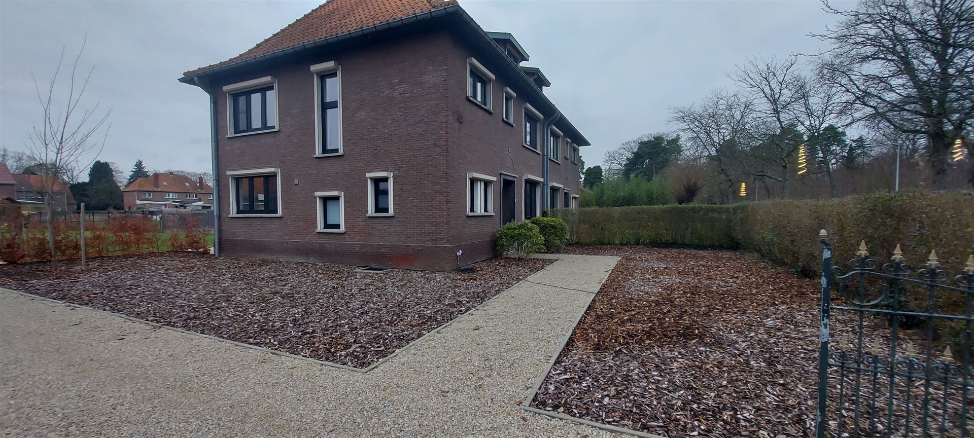Maison à louer à Maasmechelen avec 5 chambres - photo 2