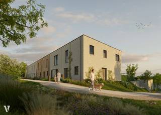 Elke woning wordt gebouwd volgens de meest recente energie- en comfortnormen en is uitgerust met toekomstgerichte technieken zoals warmtepompen, vloerverwarming en performante isolatie. Elke woning beschikt over een privatieve tuin met ruim terras, waar rust, privacy en buitenleven centraal staan. De ondergrondse parkeervoorziening zorgt niet alleen voor optimaal comfort, maar draagt ook bij aan een elegant en autoluw straatbeeld dat de residentiële uitstraling van het geheel versterkt. Meer weten over dit gloednieuwe woonproject? Bezoek onze website https://www.av-development.be/project/nieuwbouwwoningen-3040-huldenberg of contacteer Elien Mombaerts op het nummer 0470/38.21.30.