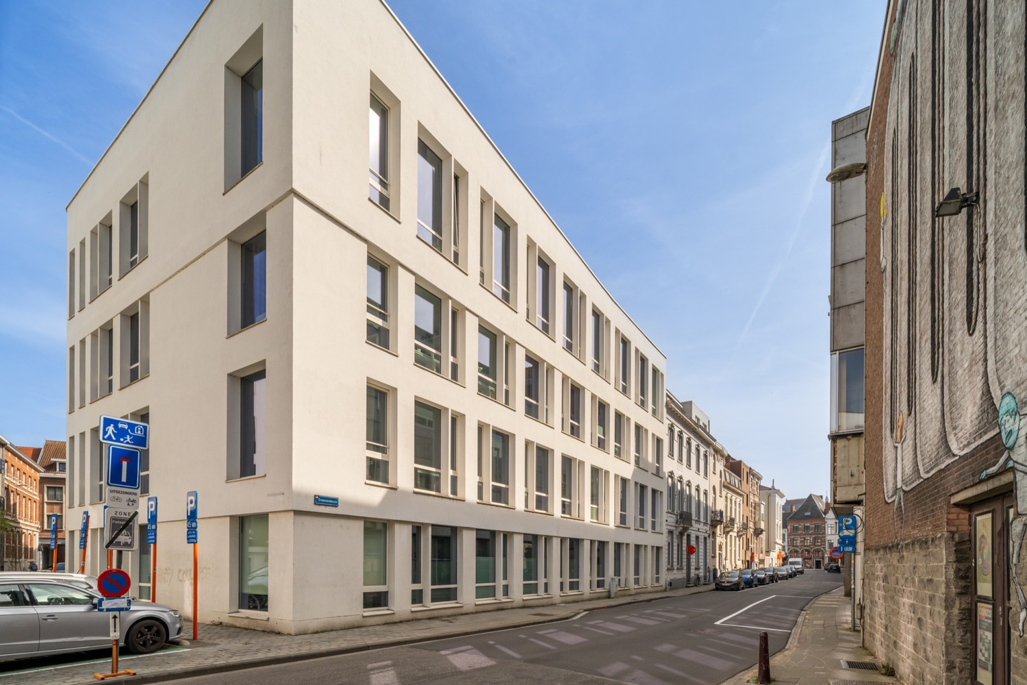 Centraal gelegen en moderne studentenkamer met eigen sanitair en een slaapverdiep! - foto 1