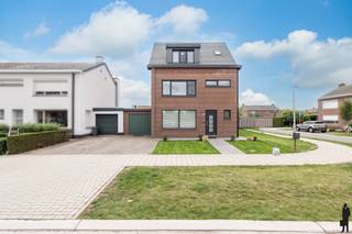 RUIME, RECENT GERENOVEERDE GEZINSWONING MET 6 SLAAPKAMERS EN ZONNIGE TUIN IN MINDERHOUTWelkom in deze volledig vernieuwde gezinswoning in het...