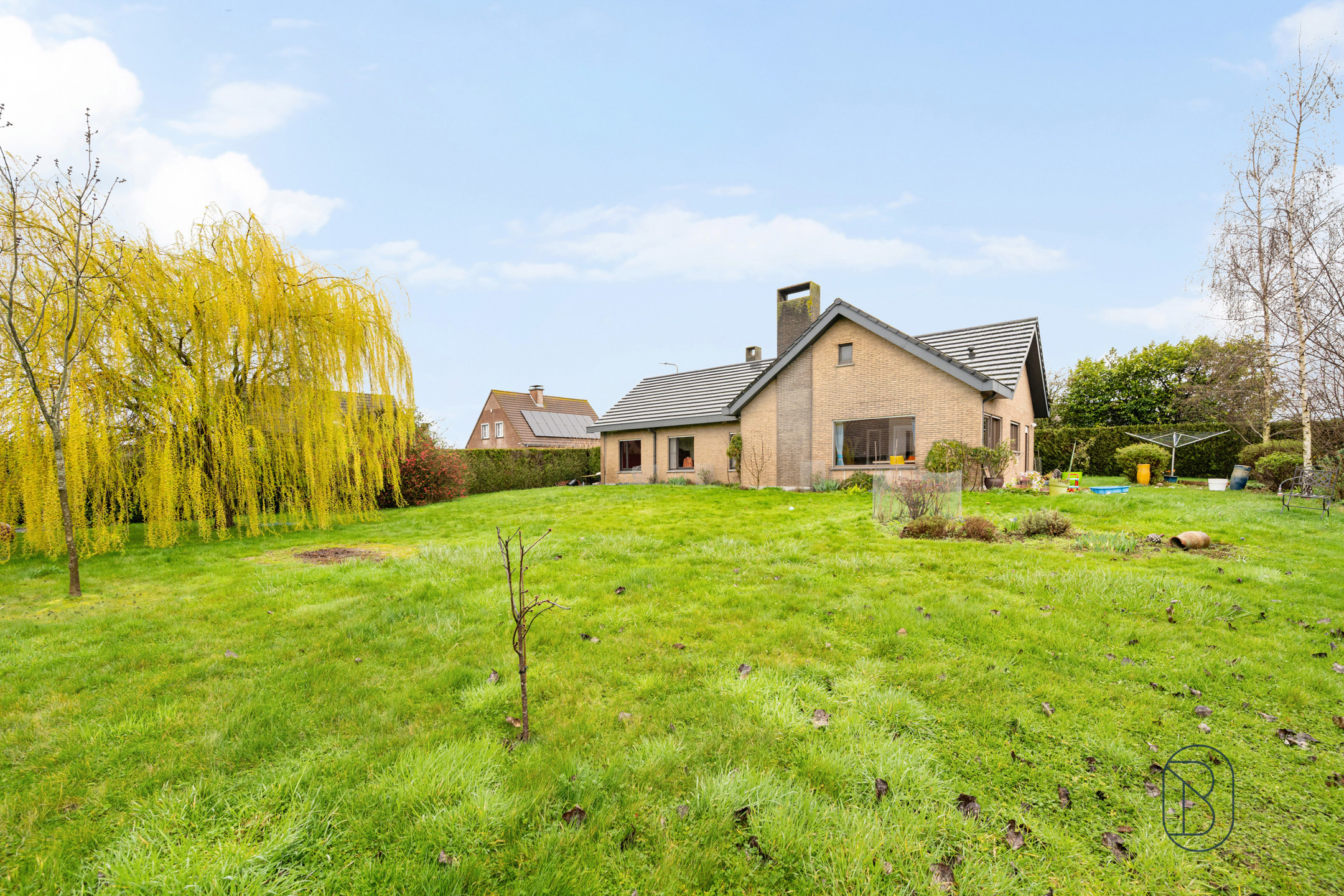 Bungalow op een mooi perceel, in een gegeerde woonwijk!  - foto 3
