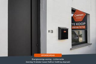 <strong><u>OPENDEURDAG OP ZATERDAG 10 OKTOBER 2026 tussen 9u00 en 12u00 ( op afspraak)</u></strong><br /><br />U kunt een BOD uitbrengen op deze woning, rekening houdend met de AANVANGSPRIJS van € 309.000,00 , elk hoger BOD wordt voorgelegd aan de eigenaars die al dan niet kunnen ingaan op dit aanbod.<br /><br />Deze volledig gerenoveerde is ideaal gelegen in het centrum van Lichtervelde op wandelafstand van winkels, scholen en openbaar vervoer. <br />Dankzij de recente renovaties geniet je hier van <strong>hedendaags wooncomfort </strong>en een uitstekende energiezuinigheid met energielabel A.<br />Bij het binnenkomen kom je in de inkomhal met gastentoilet. De lichtrijke leefruimte sluit aan op de moderne <strong>volledig uitgeruste keuken.</strong> Met een grote raampartij zorgen we voor veel natuurlijke lichtinval en bieden directe toegang tot het zonnige tuintje waar U in alle rust kan genieten van het buitenleven. Op het gelijkvloers is er ook een <strong>TRENDY badkamer met ligbad , inloopdouche </strong>en dubbele wastafel. Er is ook een <strong>ruime & praktische berging/wasplaats</strong> voorzien aan de keuken. Op de eerste verdieping zijn er 3 mooie slaapkamers.<br />Verder is de woning <strong>instapklaar</strong> en heeft de woning <strong>energielabel A! <u>Dit kan ook een interessante investering zijn.</u></strong><br /><br /><strong><u>Gelijkvloers:</u></strong>
<ul>
<li>Inkom met apart toilet;</li>
<li>Lichtrijke leefruimte;</li>
<li><strong>Open volledig geïnstalleerde keuken </strong>met alle toestellen en zicht op de tuin;</li>
<li>Ruime en praktische Berging/Wasplaats aan de keuken;</li>
<li><strong>Trendy badkamer </strong>met ligbad, douche en dubbele wastafel;</li>
<li>Leuke en zonnige tuin en terras;</li>
</ul>
<strong><u>Eerste verdieping:</u></strong>
<ul>
<li>3 mooie slaapkamers;</li>
</ul>
<strong><u>Troeven:</u></strong>
<ul>
<li>Energielabel A;</li>
<li>Gekeurde elektriciteit;</li>
<li>Uitstekende locatie;</li>
<li>Zonnepanelen aanwezig;</li>
<li>Vloerverwarming;</li>
<li>Betaalbaar wonen.</li>
</ul>
<br />Voor meer informatie of verdere vragen over deze instapklare woning? Contacteer ons via: <strong>oostkamp@caenen.be</strong><br /><br />