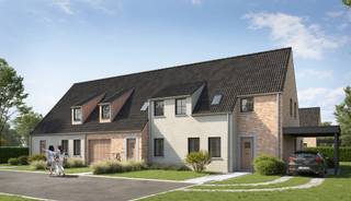 Wonen in Langemark-Poelkapelle betekent genieten van rust, natuur en een rijk verleden, midden in West-Vlaanderen. De landelijke omgeving, mooie wandel- en fietsroutes en de vlotte verbinding met Ieper en Diksmuide maken het een ideale woonplek voor wie houdt van groen en toch graag dichtbij alle voorzieningen blijft.
In dit nieuwe woonproject realiseren we landelijke, hedendaagse woningen die volledig inspelen op comfort en functionaliteit. Elke woning beschikt over een inkomhal, lichtrijke woon- en eetkamer, open keuken, 3 of 4 slaapkamers, een badkamer en een garage of carport (afhankelijk van het lot).
De afwerking bepaal je volledig zelf. Keuken, badkamer, vloeren en binnendeuren kies je volgens jouw smaak en stijl, zodat je hier écht kan wonen zoals jij het wilt.
Benieuwd? Contacteer ons voor meer info.