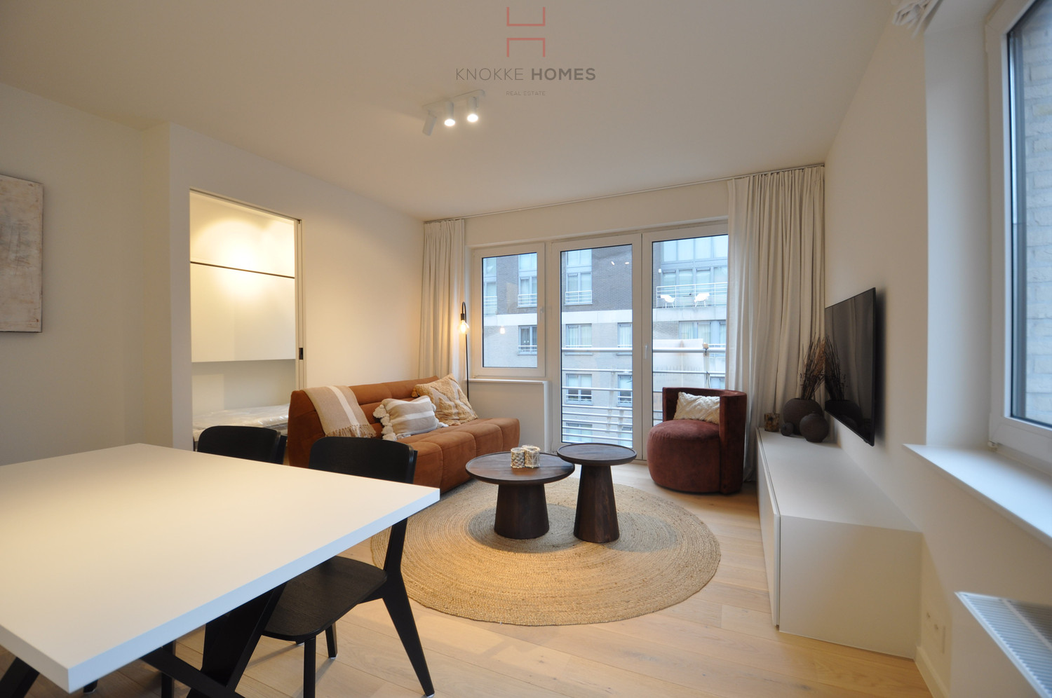 Volledig gerenoveerd hoekappartement gelegen op enkele stappen van de zee en de Lippenslaan - photo 3