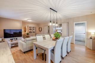 Bent u op zoek naar een perfect onderhouden appartement met 3 slaapkamers in Sint-Niklaas? Dan is dit zeker iets voor u.U bevindt zich in...