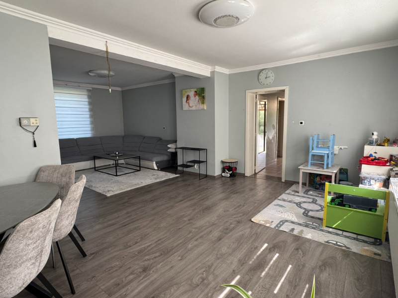 Woning met 4 slaapkamers en garage - foto 5