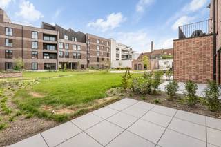 Ontdek Residentie Gersthof, een uniek nieuwbouwproject in het hartje van Aalst. Deze energiezuinige luxe maisonnettes en duplex appartementen combineren modern comfort met een uitstekende ligging, ideaal voor wie op zoek is naar een stijlvolle woonomgeving.<br /><br />Luxe en comfort!<br />De appartementen in Residentie Gersthof zijn ontworpen met oog voor detail en bieden een hoogwaardig afwerkingsniveau. Elk woning beschikt over ruime leefruimtes, grote ramen voor veel natuurlijk licht en riante terrassen waar u kunt genieten van een prachtig uitzicht. Kies voor een appartement of woning met zicht op de groene, aangelegde binnentuin – rust en ontspanning gegarandeerd.<br /><br />Duurzaam en energiezuinig!<br />Residentie Gersthof is gebouwd met de nieuwste energiezuinige technieken, zodat u niet alleen comfortabel woont, maar ook duurzaam en toekomstgericht.<br /><br />Ondergrondse parking en fietsenstalling!<br />Het project beschikt over een ruime ondergrondse parking met voldoende plaats voor auto’s en fietsen. U geniet zo van maximale mobiliteit en veiligheid.<br /><br />Waarom kiezen voor Residentie Gersthof?<br /><br />- Centrale ligging in hartje Aalst<br />- Energiezuinige luxe appartementen en woningen<br />- Ruime terrassen met zicht op een groen omgeving<br />- Ondergrondse parking en fietsenstalling<br /><br />Wonen in Residentie Gersthof betekent wonen in stijl, comfort en rust. Neem vandaag nog contact op voor meer informatie of een bezoek aan dit unieke project.<br />Contacteer Ruben op 0479/ 03 90 17 of mail naar ruben@cornelis-partners.be