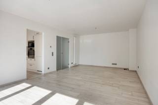 <p><span>A fully renovated, move-in-ready apartment with two bedrooms and an EPC rating of A', located in the heart of Diegem.</span></p><p><span> </span></p><p><span>This renovated apartment, located on the first floor with elevator access, has an ideal location near numerous amenities and major roadways. </span></p><p><span>From the living room, you’ll enjoy a view of a pond and a castle, which gives a unique and soothing character. </span></p><p><span> </span></p><p><span>From the entryway, equipped with built-in closets, you’ll have access to the bright living area (27.5 m²) and the fully equipped kitchen.'</span></p><p><span>The hallway leading to the bedrooms connects to two bedrooms measuring respectively, 9.6 m² and 14 m², a separate toilet, and a bathroom with a walk-in shower and connections for a washing machine and dryer. </span></p><p><span> </span></p><p><span>Curtains and some of the lights are already installed. Central gas heating.</span></p><p><span> </span></p><p><span>In the basement, there is a private storage space for the apartment. </span></p><p><span> </span></p><p><span>In addition to being move-in ready, the apartment’'location is a definite plus: it is very easily accessible via the highway and public transportation, and is close to schools, shops, and the train station. </span></p><p><span>Ideal as an investment or as a home for yourself.</span></p><p><span> </span></p><p><span>Price: 280,000 €.</span></p><p><span> </span></p><p><span>Book your tour now! </span></p><p><span>No measures in the Flemish Enforcement Platform</span></p>