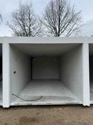 Op zoek naar een garagebox of meerdere garageboxen vlak bij het centrum van Kapellen? Wel, dan heeft U deze gevonden. Nieuwe prefab garagebox(en),...