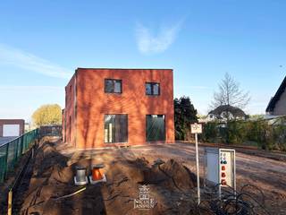 Deze nieuwbouwwoning ligt op een mooie locatie in het charmante Kessenich, bekend om zijn natuur en authentiek karakter. Dankzij de gunstige ligging zijn uitvalswegen en omliggende steden vlot bereikbaar.<br /><br />Op deze verkoop is het btw-tarief van 21% van toepassing.<br /><br />=> Indeling<br />Gelijkvloers: inkomhal, woonkamer, keuken en een berging <br />Verdieping: nachthal, drie slaapkamers, badkamer en een berging <br /><br />=> Afwerking<br />De woning wordt in casco plus staat verkocht (afwerking in overleg mogelijk) <br /><br />Meer informatie over deze afwerkingen via ons kantoor te verkrijgen.