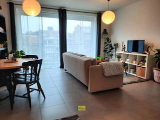 NIEUWBOUW 1 SLAAPKAMER APPARTEMENT, LEUKE LOCATIE.AUTOSTAANPLAATS MET BERGING VERPLICHT ERBIJ TE HUREN. Dit appartement van 60m² op de derde...