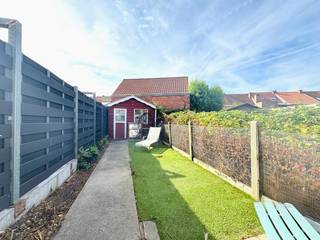 Ontdek deze toffe, verder af te werken woning met 3 SLAAPKAMERS en ZONNIGE TUIN. Totale grondopp: 100m2. Deze charmante, deels...