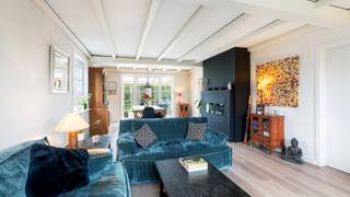 Deze stijlvolle villa is gelegen in Knokke-Heist, op wandelafstand van de zeedijk. Een uitzonderlijke combinatie van privacy, comfort en een...