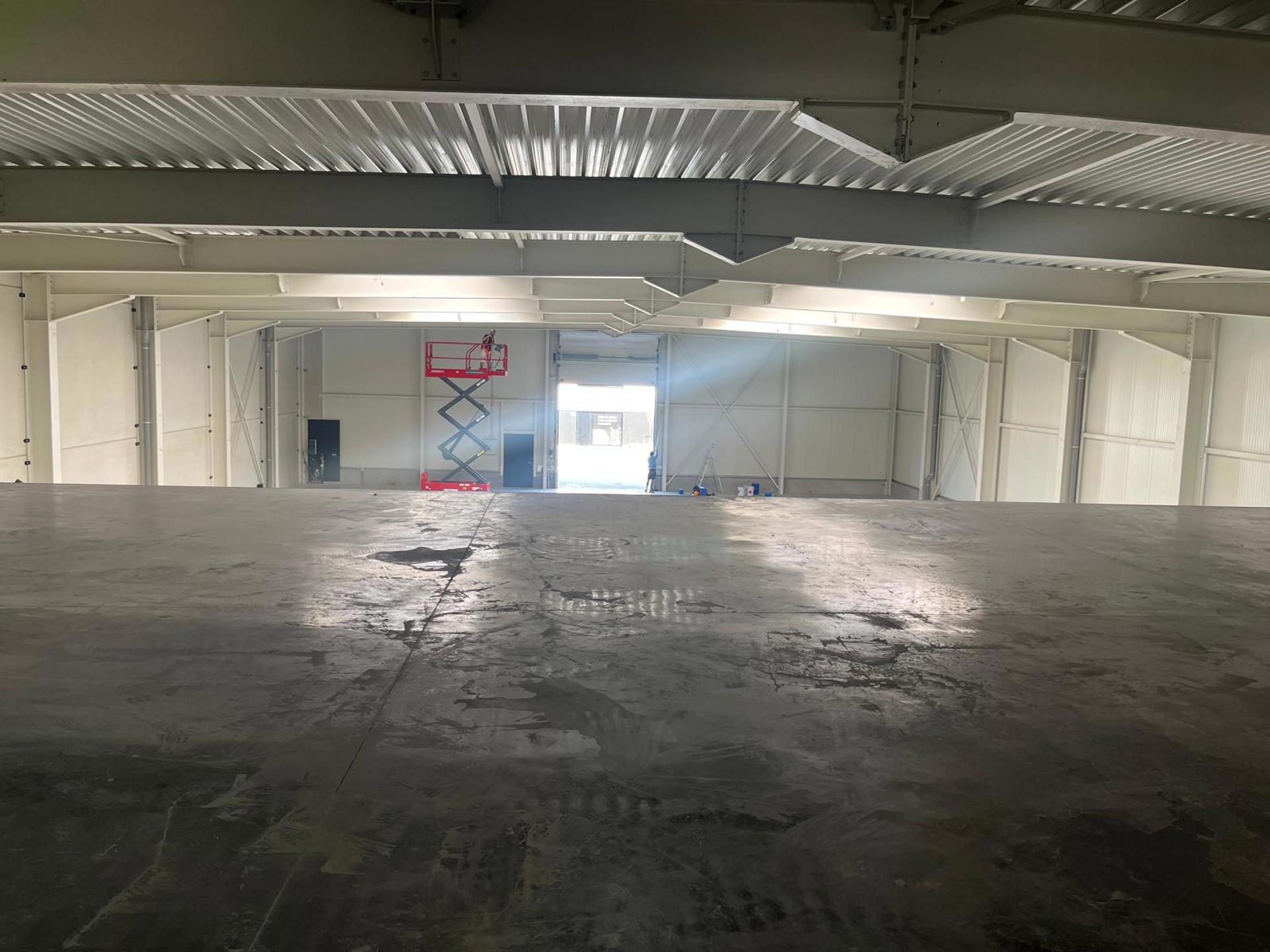 TE KOOP magazijn 1.000m² met kantoor 727m² - foto 5