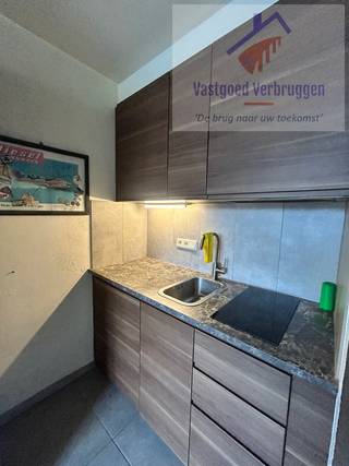 Deze gezellige en lichtrijke studio is ideaal gelegen op wandelafstand van Station Gent-Sint-Pieters, met vlotte trein-, tram- en...