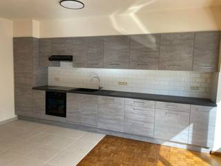 Aangenaam en ruim appartement te huur in Drogenbos, rustig gelegen en dichtbij openbaar vervoer, winkels en belangrijke verbindingswegen.Het...