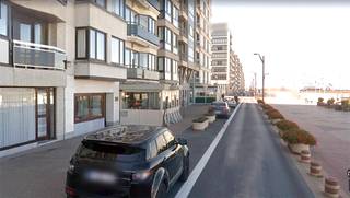 Ruim appartement op het gelijkvloers met een oppervlakte van ruim 75 m² gelegen op de Zeedijk van Heist, tussen het Heldenplein en...