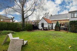 Instapklare woning (98m²) met 2 slaapkamers en tuin (90 m²) in Kalmthout. Je woont hier centraal in de Statiestraat in Kalmthout, op wandelafstand...