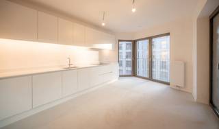 <div>
<div>
<div>
<div>
<div>
<div>
<div>
<div>
<div>
<div>
<div><span>Telefoon: 02 318 18 08 - The Scarlet Project is gevestigd op de site van Tour &amp; Taxis in het Iconic Park Lane project. Het project werd ontworpen door noA Architects, die samenwerkten met Sergison Bates en awg aan het concept en het ontwerp van Park Lane. Het gebouw telt 6 verdiepingen en 28 appartementen (1-2 &amp; 3 slaapkamers), die allemaal ruime woonkamers met een hoogwaardige afwerking bieden, evenals prachtige terrassen met uitzicht op de tuinen van het project of het Tour &amp; Taxis park.</span></div>
</div>
</div>
</div>
</div>
</div>
</div>
</div>
</div>
</div>
</div>
Het project, uitgerust met zonnepanelen, driedubbele beglazing en een systeem voor regenwaterrecuperatie, zal u de beste energieprestaties bieden.<br />Een gegarandeerd vlekkeloze investering in deze gerevitaliseerde buurt!