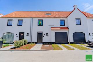 Magnifieke nieuwbouwwoning gelegen in de verkaveling “Sluiskapelle” met 4 slaapkamers, garage en zuidoost gerichte tuin.Terrein van 207...