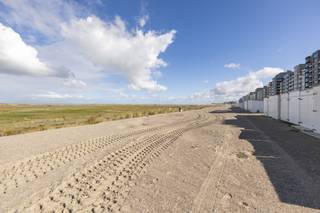 <strong>Knokke-Heist: Charmant en instapklaar 1-slaapkamerappartement te koop met open zicht op het groen en de iconische vuurtoren van Heist. </strong><br /><br />Op zoek naar een charmant appartement aan zee? Ontdek dan dit verzorgde en<strong> </strong>instapklare appartement gelegen op de vierde verdieping van de residentie 'Albion'. Dankzij de efficiënte indeling en het hedendaagse comfort is dit appartement ideaal als tweede verblijf, investering of vaste woonst. <br /><br /><strong>Indeling: </strong><br />Inkomhal met vestiaire, geïnstalleerde open keuken, lichtrijke leefruimte met open zicht op het groen, badkamer met inloopdouche, volwaardige slaapkamer. <br /><br /><strong>Troeven: </strong>
<ul><li>Volledig instapklaar. </li><li>Toplocatie, vlakbij strand, winkels en openbaar vervoer.</li><li>Open zicht op het groen en de vuurtoren.</li><li>Toegankelijke bovengrondse fietsenberging.</li><li>Gunstig EPC-label: A.  </li></ul>
Meer info? Contacteer Ayita op 0496 13 43 12.