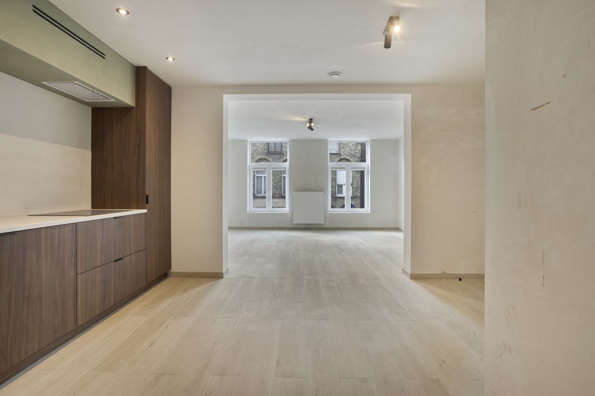 Gerenoveerd 1-slaapkamerappartement in centrum Veurne. - foto 1