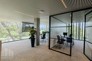 Bent u op zoek naar een unieke kantoorruimte op een toplocatie met onmiddellijke verbinding naar belangrijke snelwegen? Dan is deze kantoorruimte van 440 m² op de 4de verdieping van de innovatieve en hypermoderne bedrijvencampus 'O-Forty' precies wat u zoekt. Gelegen naast op- en afrit 9 Oostkamp én met visibiliteit langs de E40 biedt deze ruimte een uitstekende bereikbaarheid.<br />
<br />
De kantoren zijn bemeubeld en volledig ingericht. U kunt ook gebruik maken van de gemeenschappelijke refter/ontspanningsruimte en extra vergadermogelijkheden (en seminarie ruimtes) in toren 'B'. <br />
<br />
Deze bedrijvencampus biedt nog vele andere voordelen, zoals een event space, coworking space, foodbar, fitness, padel, badgesysteem, pakjesmuur en ruime boven en ondergrondse parkeermogelijkheden. Onmiddellijk beschikbaar!<br />
<br />
EPC: 20260731-0020085613-NR-1<br />
<br />
Neem contact op met PANORAMA B2B voor bijkomende inlichtingen, plannen of een vrijblijvend plaatsbezoek via 0479 70 70 73.