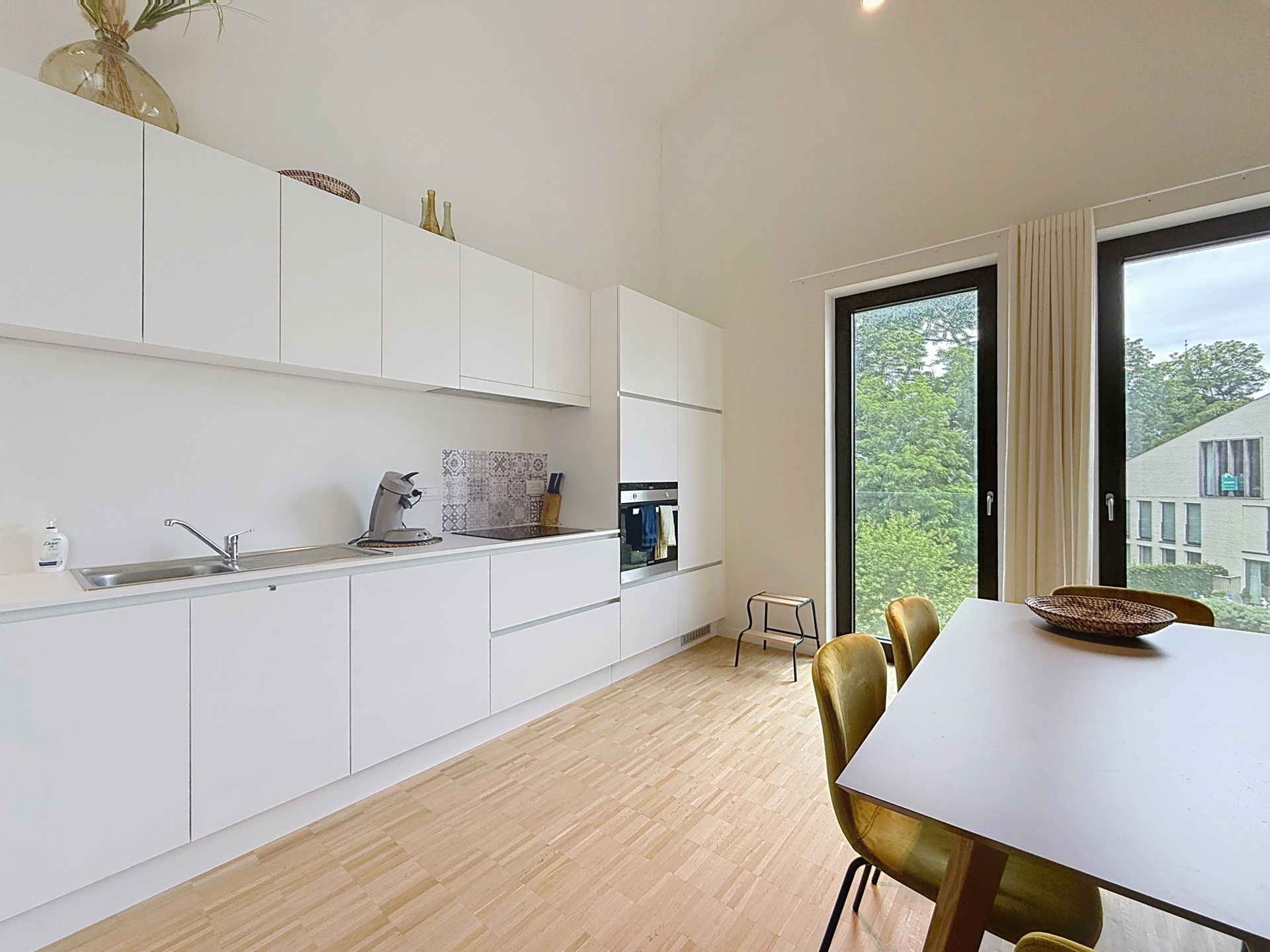 Recent appartement met 2 slaapkamers, terras + staanplaats - foto 5