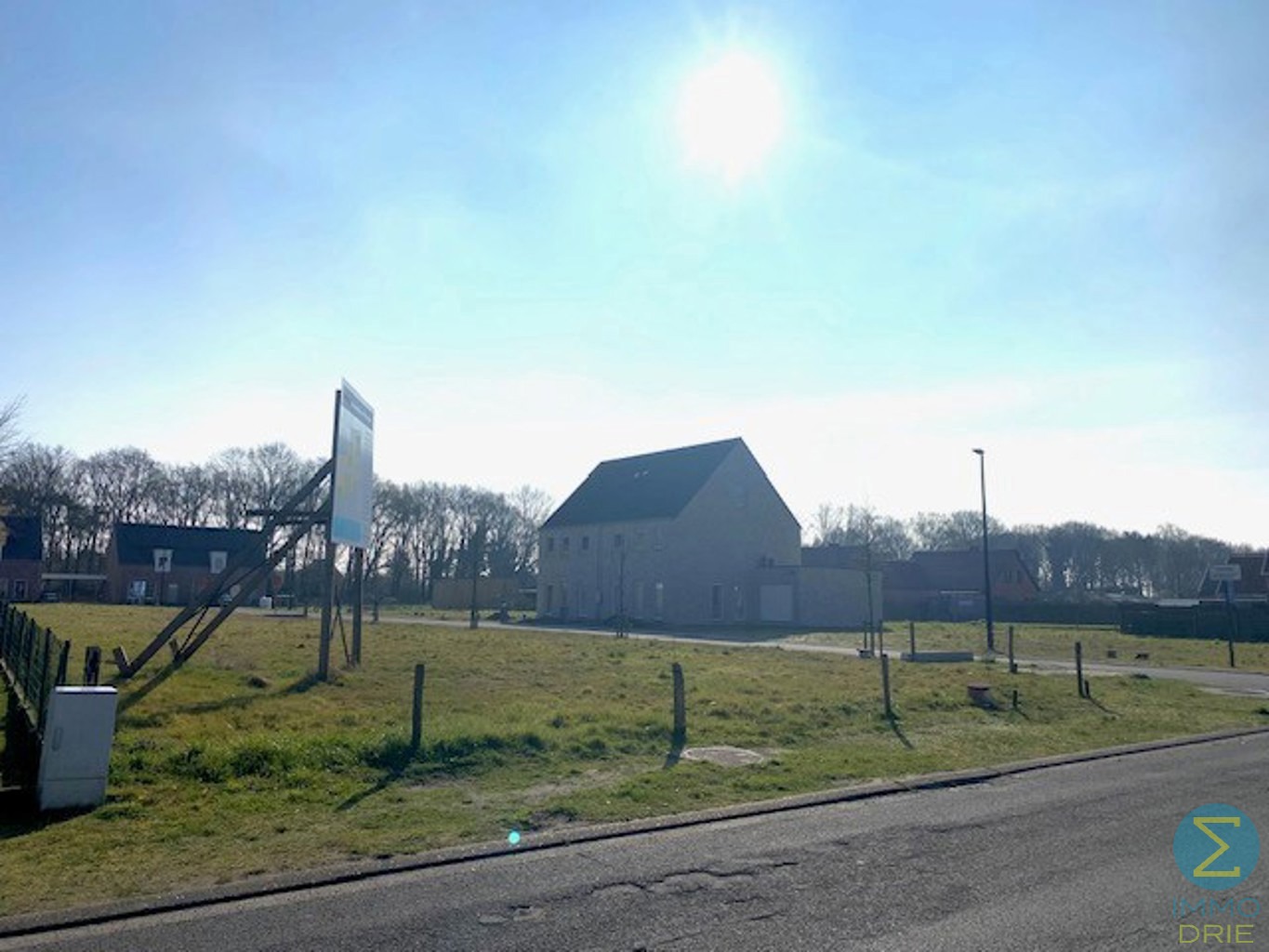 Rustig gelegen bouwgrond voor open bebouwing - 885m² - foto 3