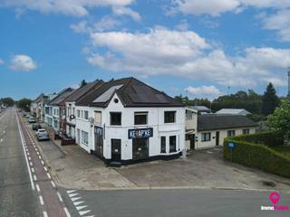 Ontdek dit veelzijdige pand dat wonen en ondernemen perfect combineert! Het handelspand biedt een vernieuwde keuken en ruime berging, samen met...