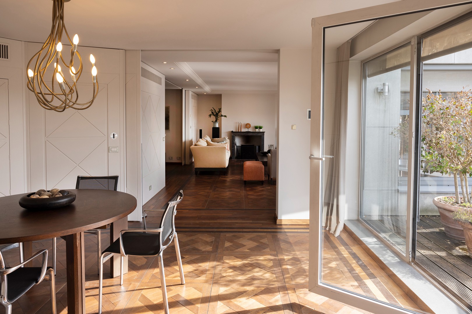 Klassevol appartement met uniek zicht op de Markt van Waregem. - photo 4